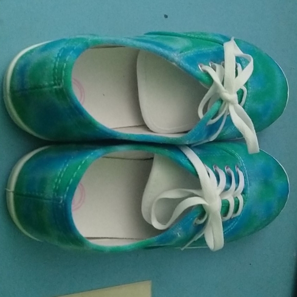 Shoes - Picture 3 of 3